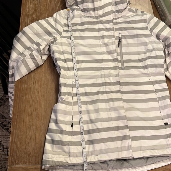 Mountain Hardware ski jacket - Picture 7 of 10